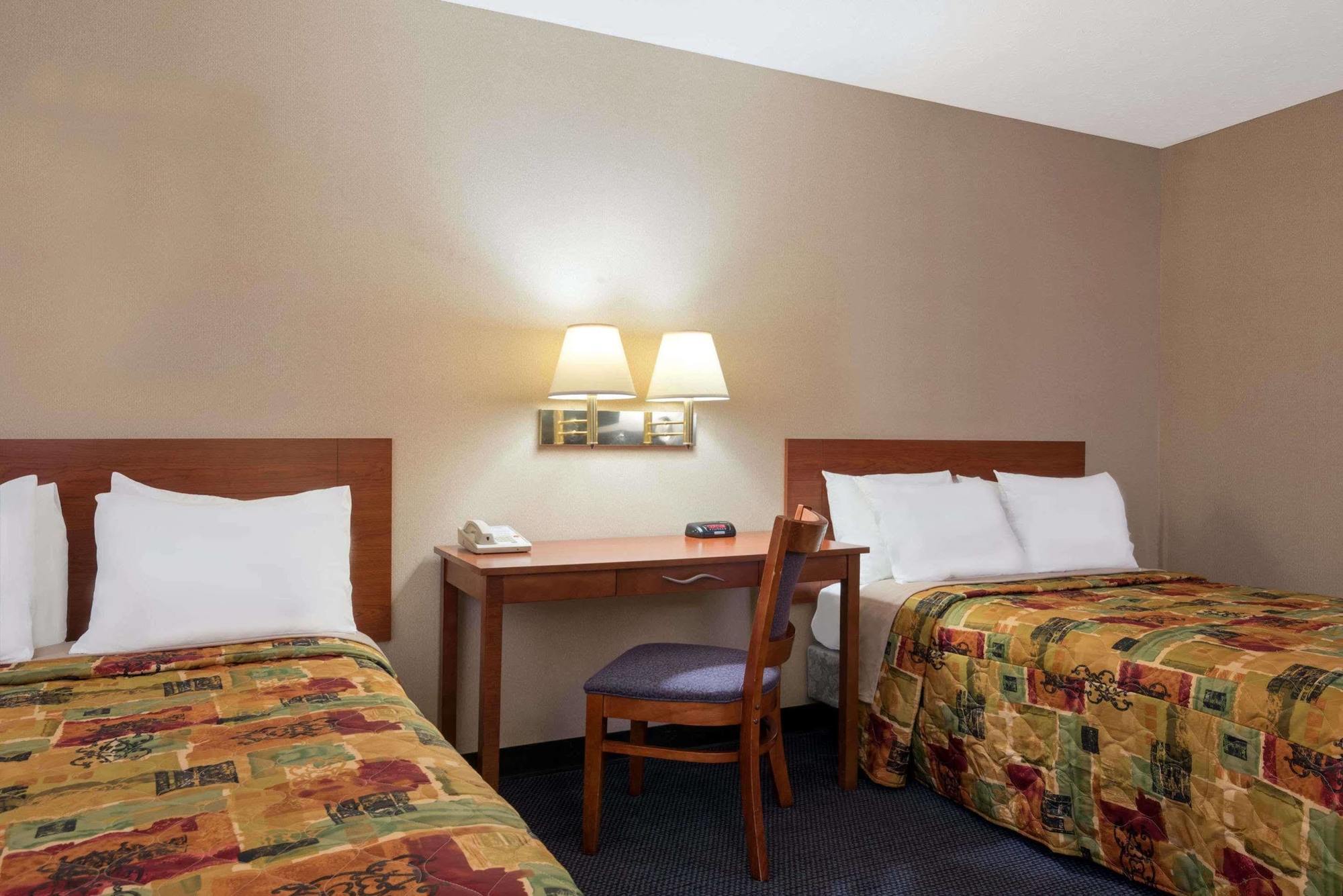 Knights Inn Elizabethtown Екстериор снимка