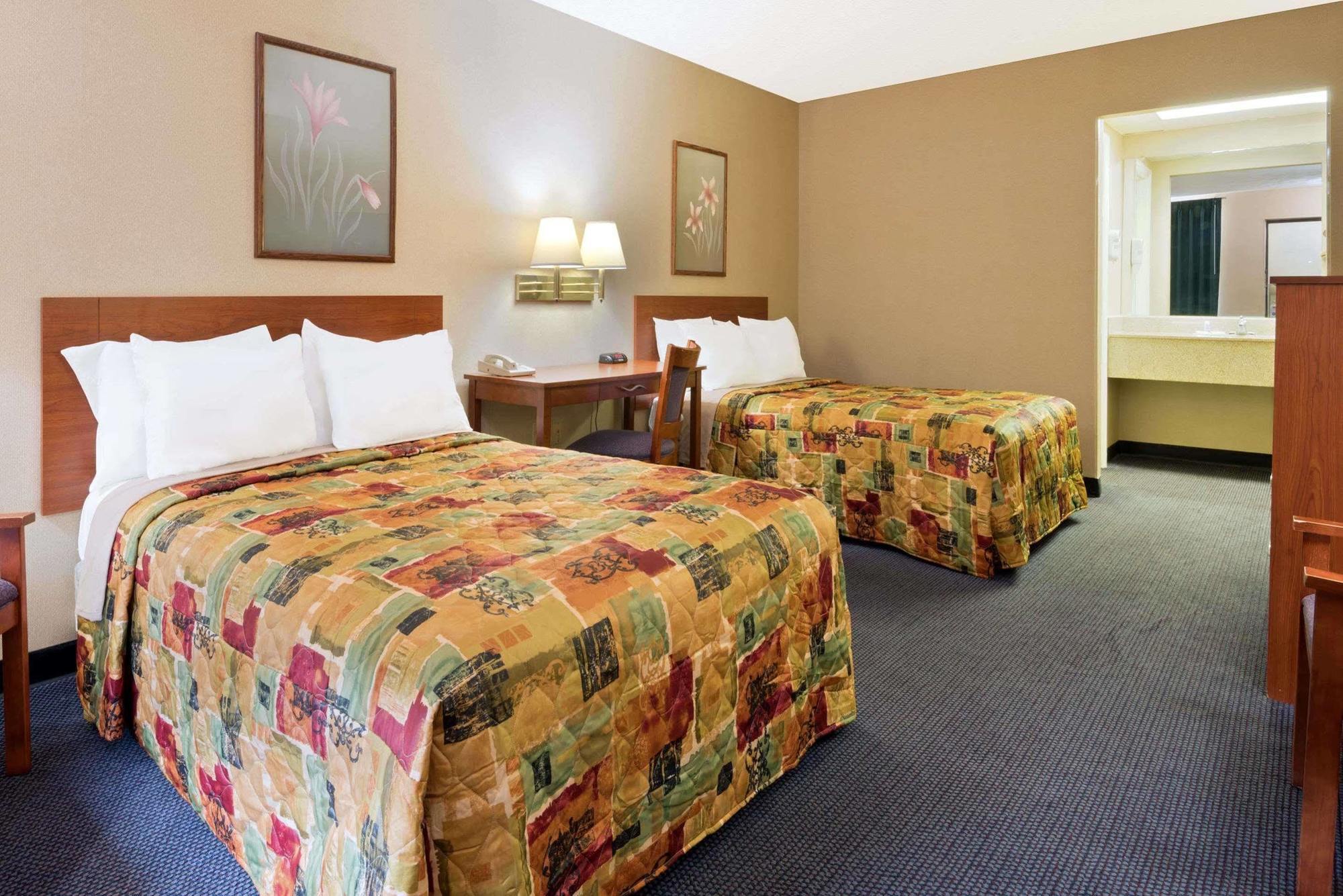 Knights Inn Elizabethtown Екстериор снимка
